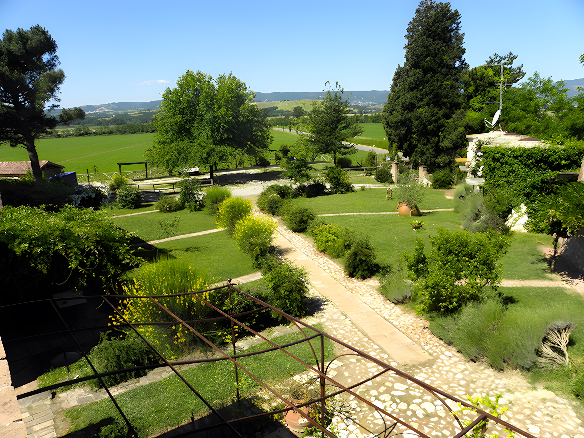 Tutto il borgo 4