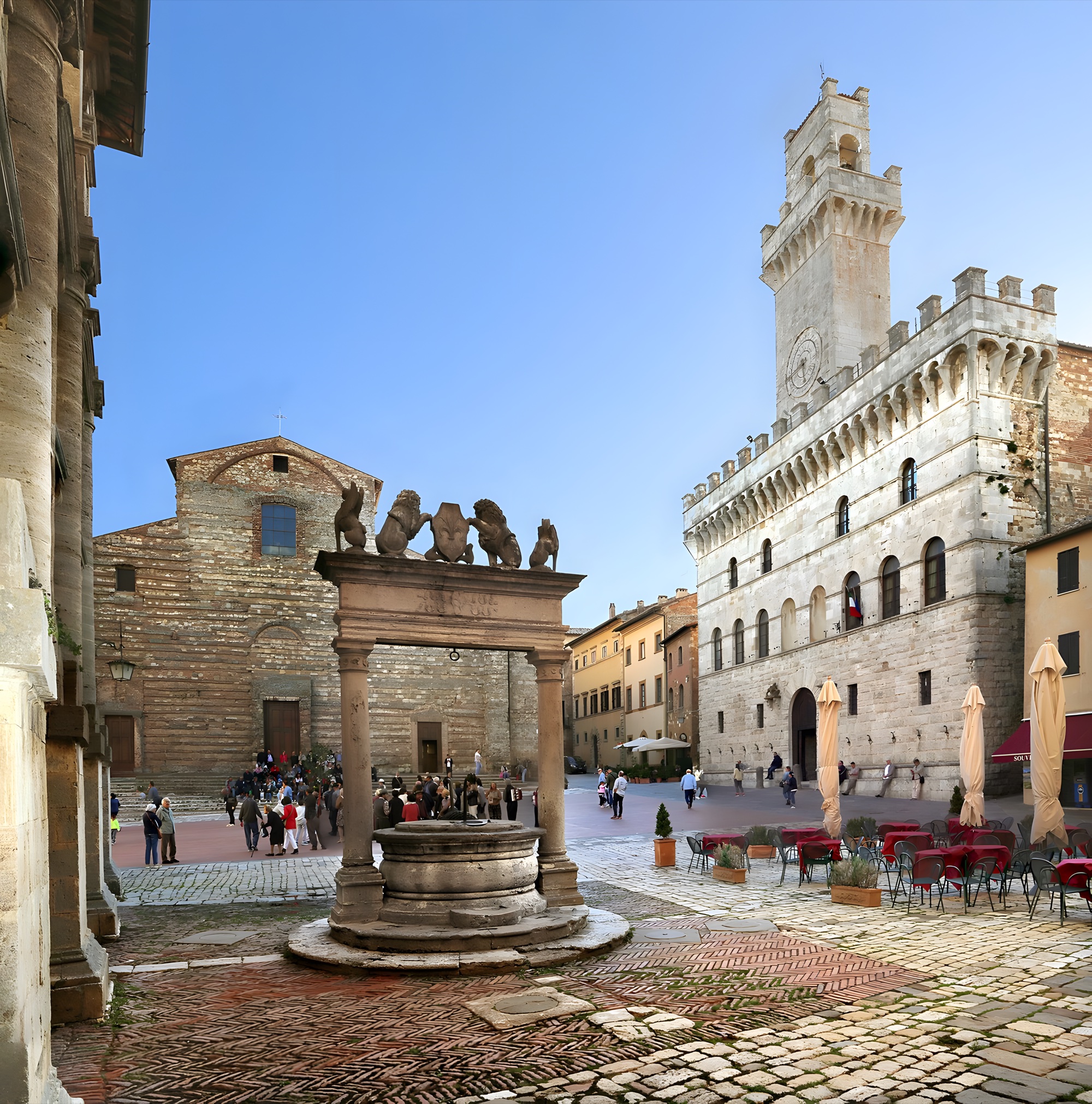 Montepulciano · Piazza Grande dettaglio